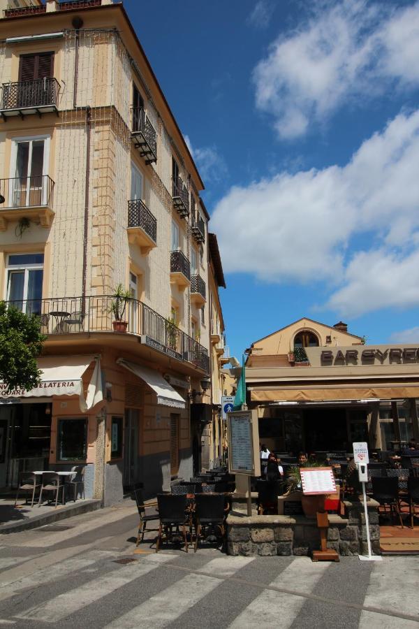 Piazza Tasso B&B Relais ซอร์เรนโต ภายนอก รูปภาพ