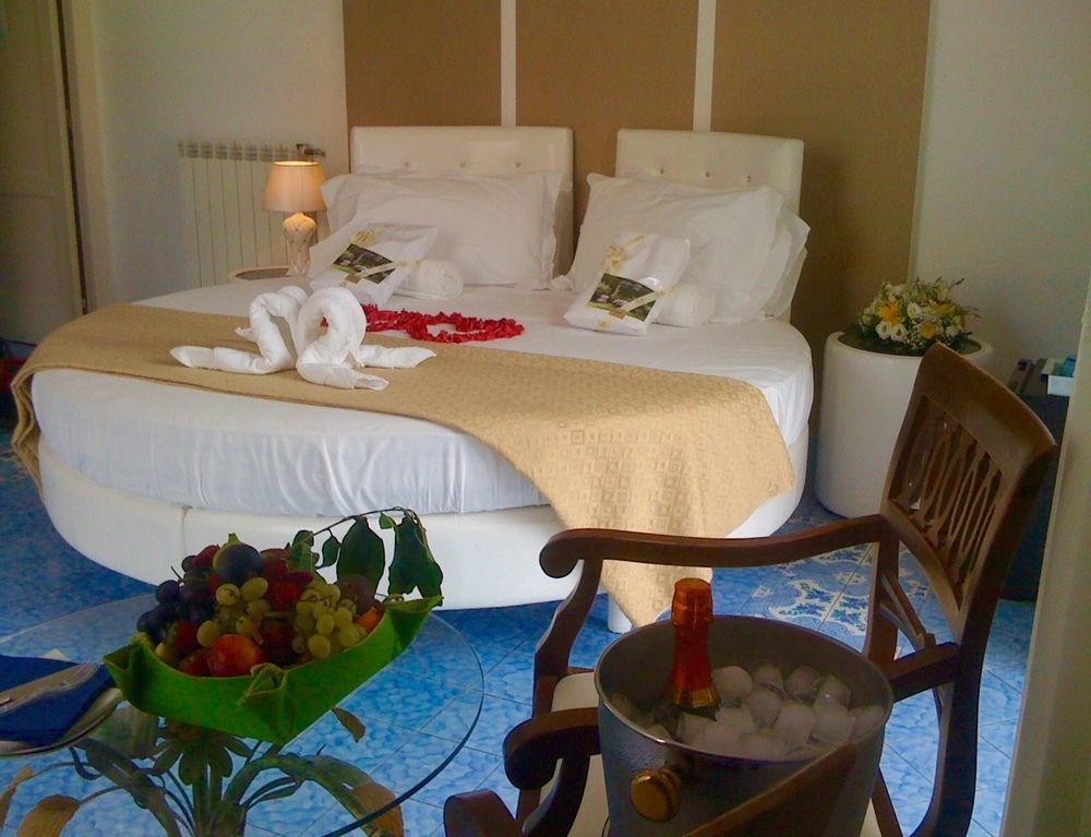 Piazza Tasso B&B Relais ซอร์เรนโต ภายนอก รูปภาพ