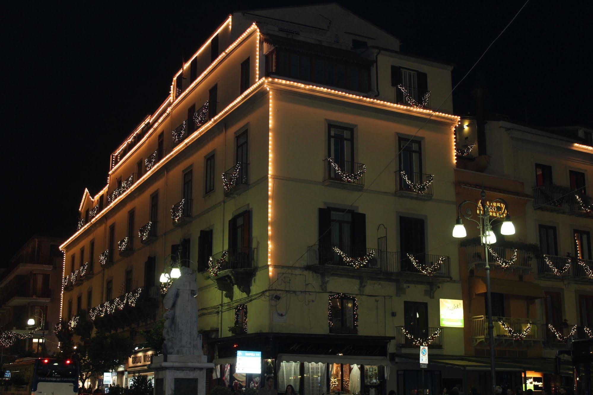 Piazza Tasso B&B Relais ซอร์เรนโต ภายนอก รูปภาพ