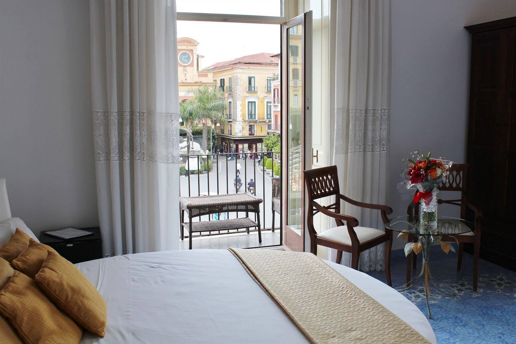 Piazza Tasso B&B Relais ซอร์เรนโต ภายนอก รูปภาพ