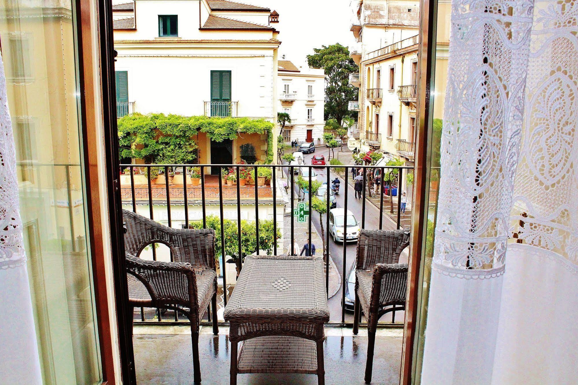 Piazza Tasso B&B Relais ซอร์เรนโต ภายนอก รูปภาพ