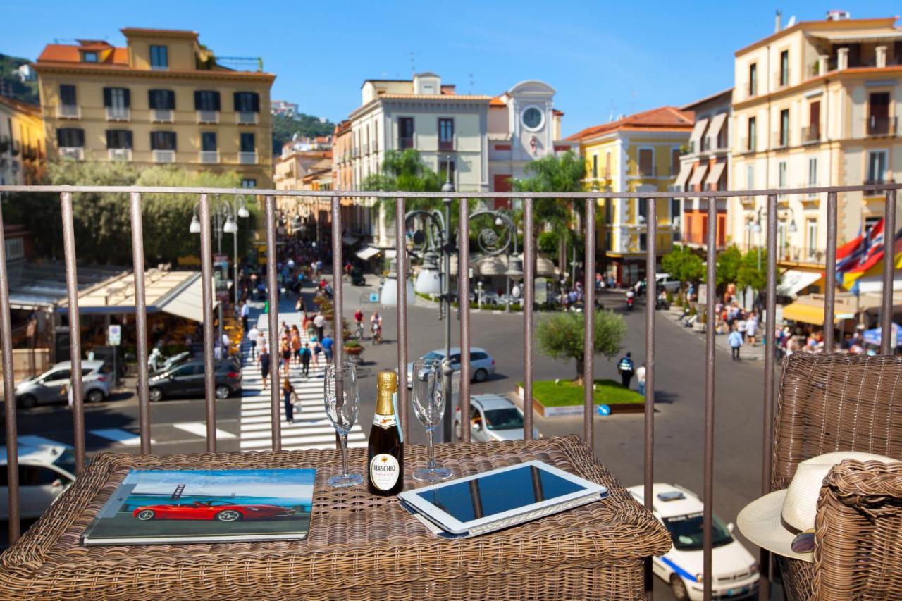 Piazza Tasso B&B Relais ซอร์เรนโต ภายนอก รูปภาพ